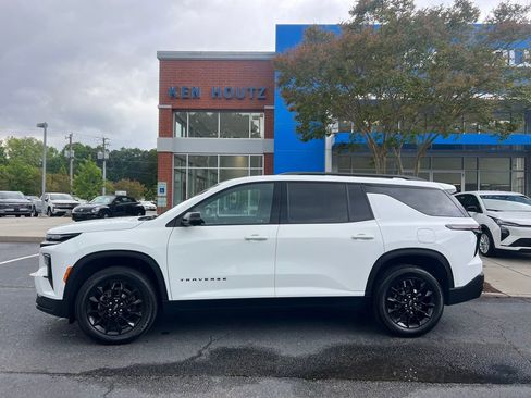 Used 2024 Chevrolet Traverse LT w/ Enhanced Driving Package FWD image 4