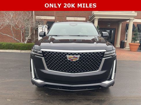 Used 2023 Cadillac Escalade Premium Luxury w/ LPO, Floor Liner Package AWD/4WD image 3