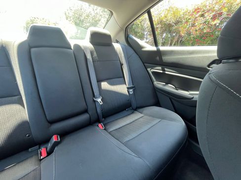 Used 2025 Nissan Altima 2.5 SV FWD image 32