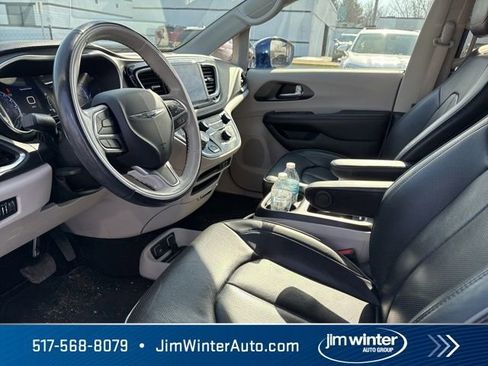 Used 2020 Chrysler Pacifica Limited image 11