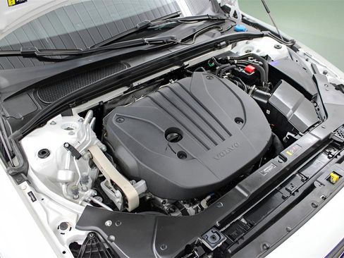 Certified 2022 Volvo S60 B5 Momentum w/ Premium Package image 24