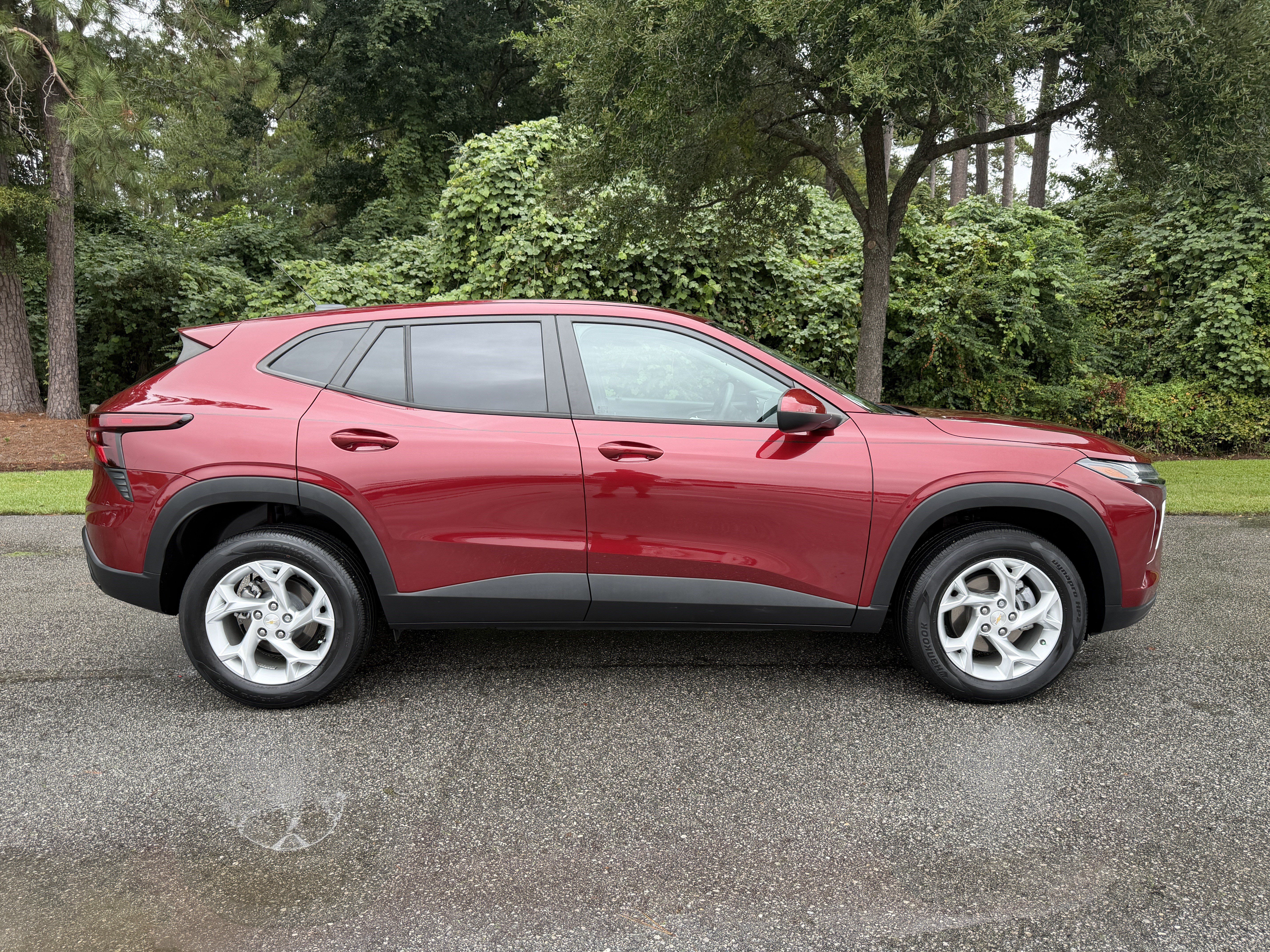 Used 2025 Chevrolet Trax LS w/ LS Convenience Package FWD image 29