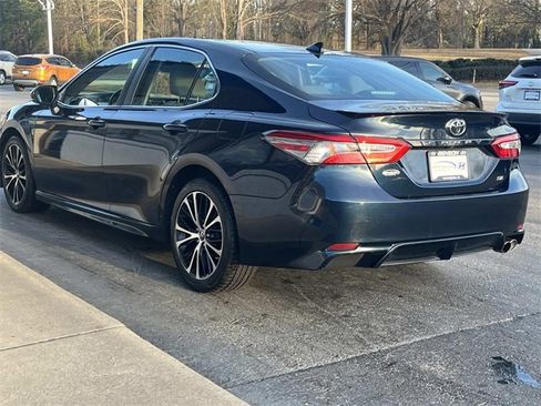 Used 2019 Toyota Camry SE image 4