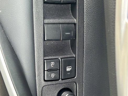 Used 2025 Toyota Corolla SE image 23