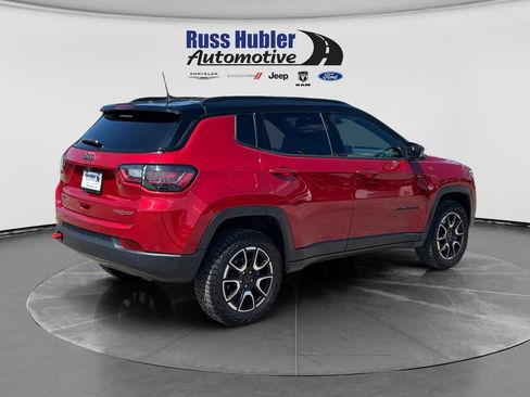Used 2025 Jeep Compass Trailhawk w/ Trailhawk Elite Group AWD/4WD image 7