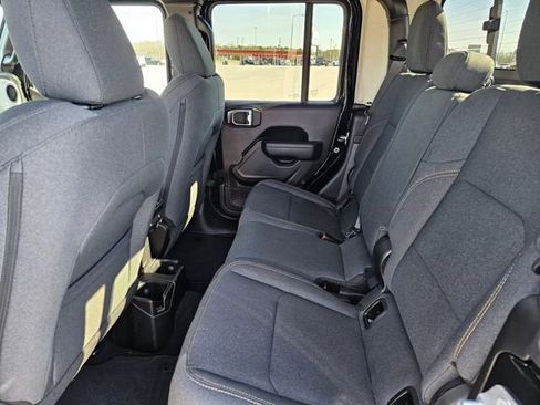 Used 2025 Jeep Gladiator Sport image 25