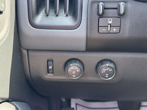 Used 2022 Chevrolet Colorado Z71 AWD/4WD image 14
