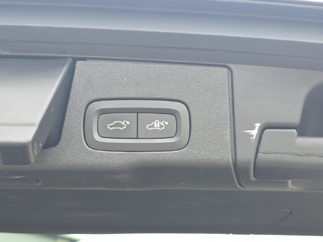 Used 2018 Volvo XC60 T6 R-Design w/ Convenience Package AWD/4WD image 13