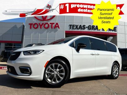 Used 2026 Chrysler Pacifica Limited