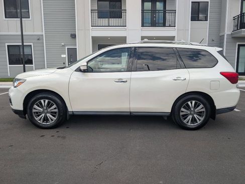Used 2018 Nissan Pathfinder SL w/ Cargo Package image 5
