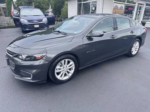 Used 2017 Chevrolet Malibu LT FWD image 8
