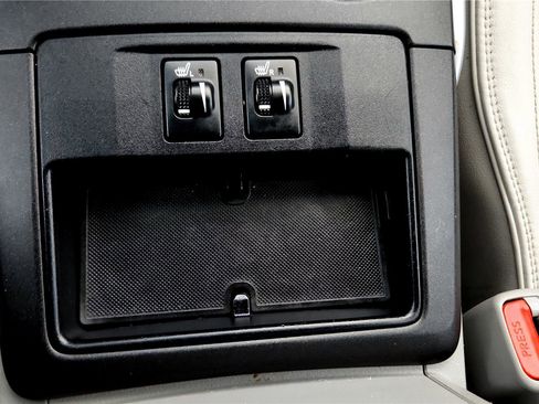 Used 2016 Toyota Camry XLE image 34