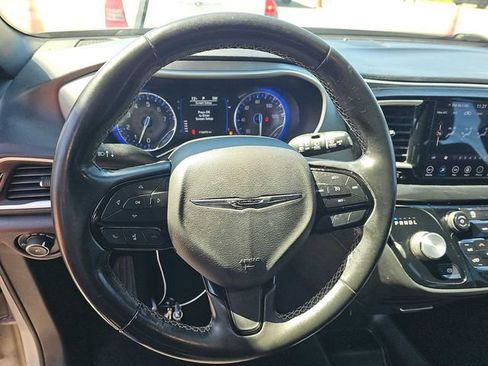 Used 2020 Chrysler Pacifica Touring w/ S Appearance Package FWD image 12