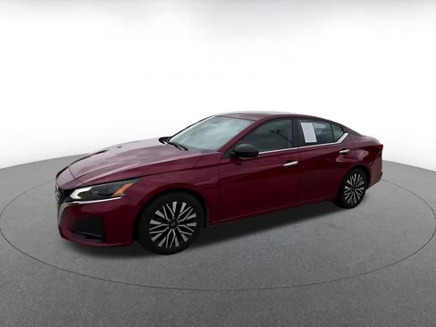 Used 2025 Nissan Altima 2.5 SV FWD image 8