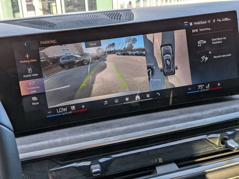 Used 2025 BMW X7 xDrive40i w/ Premium Package image 22