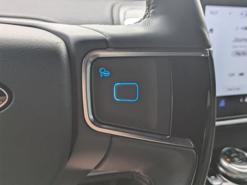 Used 2025 Ford Expedition Tremor AWD/4WD image 32