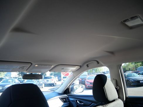 Used 2018 Nissan Rogue SV AWD/4WD image 26