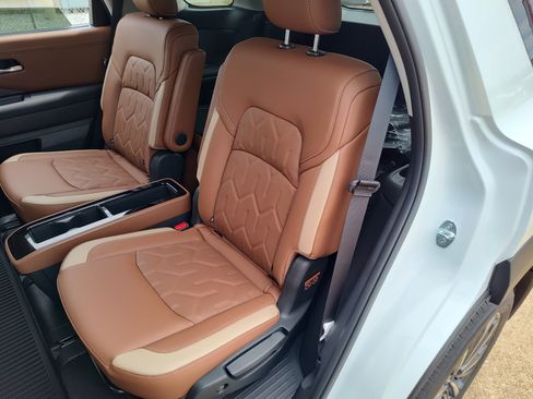 New 2026 Nissan Pathfinder Platinum AWD/4WD image 15