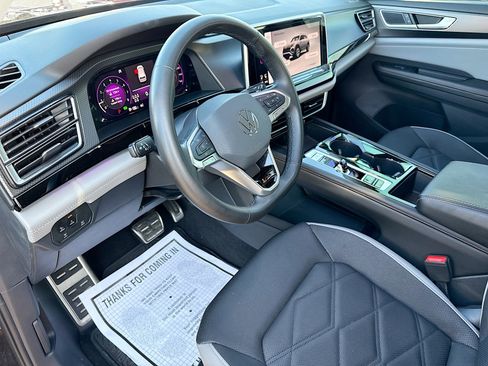 Used 2024 Volkswagen Atlas Peak Edition SEL image 25