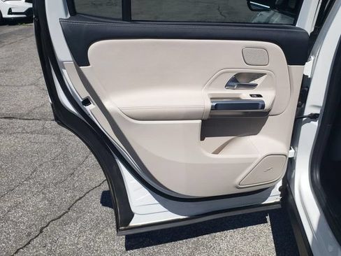 Used 2024 Mercedes-Benz GLB 250 4MATIC image 15