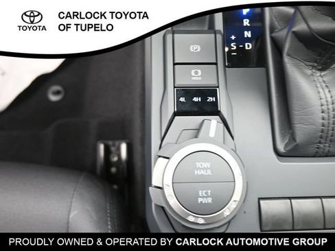 Used 2025 Toyota Tacoma SR5 AWD/4WD image 15