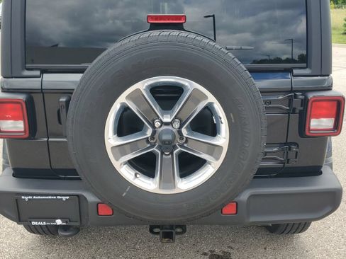 Used 2022 Jeep Wrangler Unlimited Sahara AWD/4WD image 27