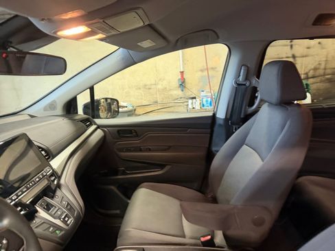 Used 2018 Honda Odyssey EX image 32