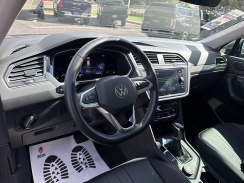 Used 2023 Volkswagen Tiguan SE AWD/4WD image 14