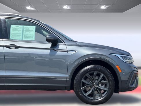 Used 2024 Volkswagen Tiguan SE w/ Panoramic Sunroof Package FWD image 35