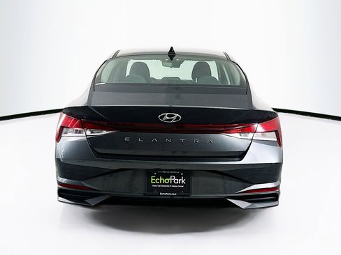 Used 2021 Hyundai Elantra SE image 7