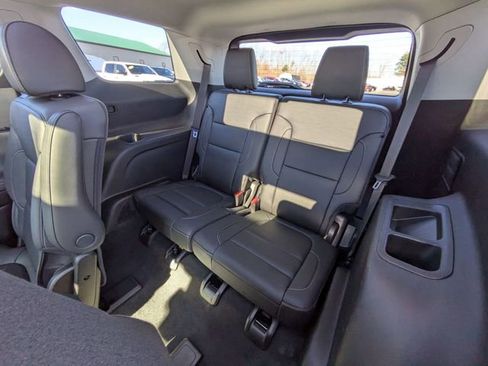 Used 2023 GMC Acadia SLT w/ Preferred Package image 30