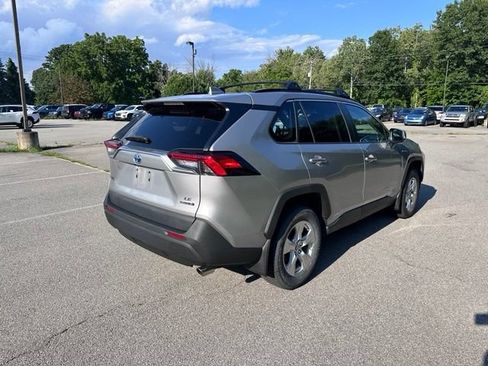 Used 2021 Toyota RAV4 LE AWD/4WD image 3