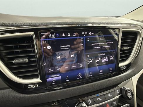 Used 2024 Chrysler Pacifica Touring-L image 22