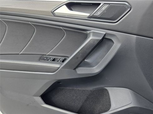 Used 2023 Volkswagen Tiguan SE R-Line FWD image 21