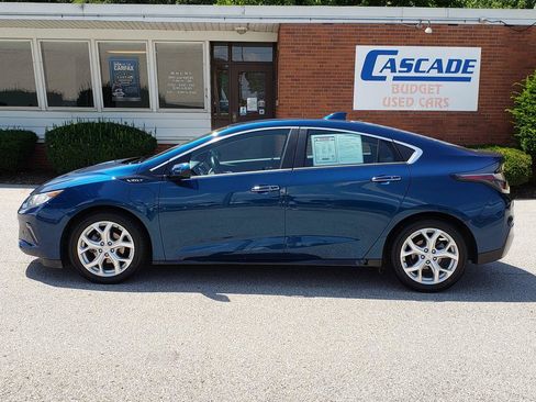 Used 2019 Chevrolet Volt Premier w/ Driver Confidence II Package FWD image 2