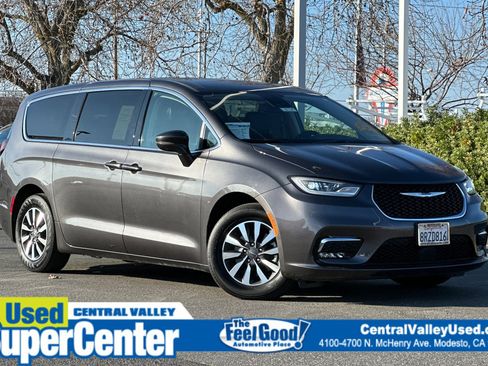 Used 2022 Chrysler Pacifica Touring-L image 1