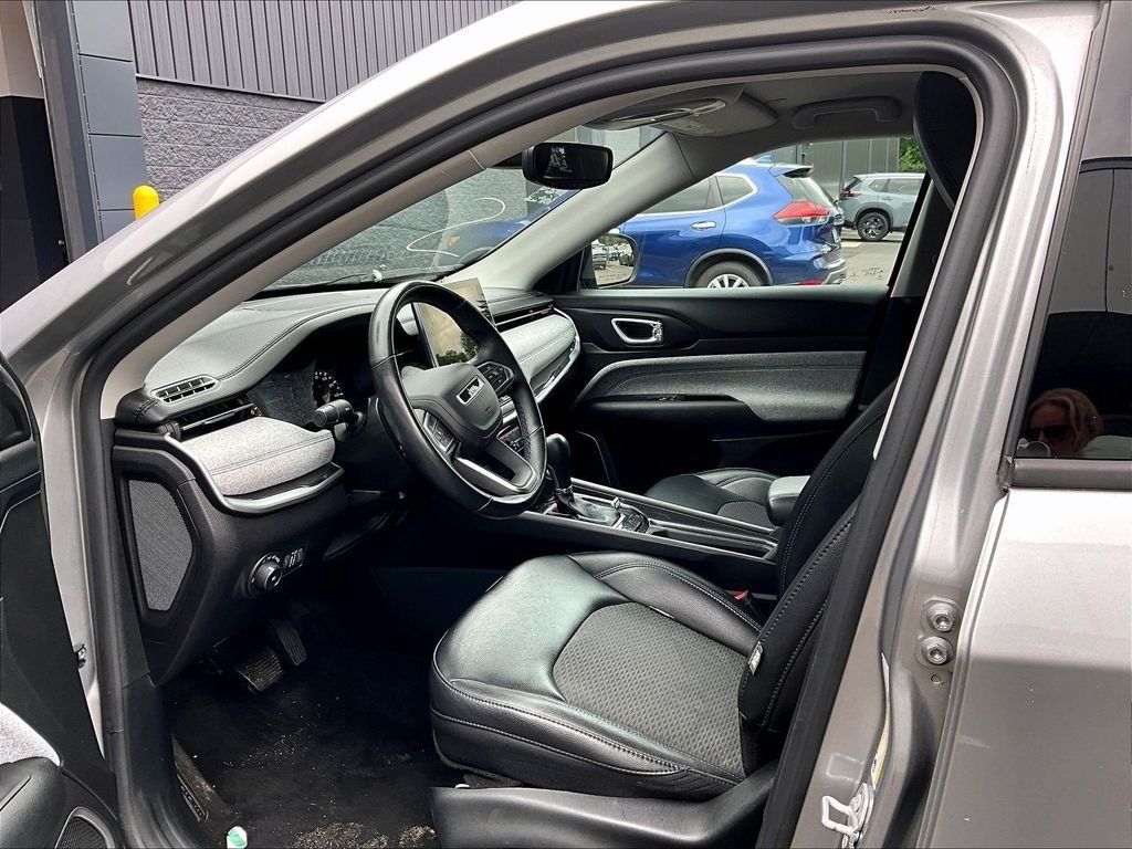 Used 2022 Jeep Compass Latitude w/ Convenience Group AWD/4WD image 7