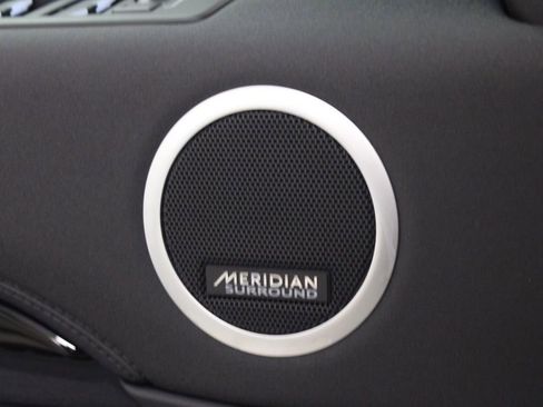 Used 2025 Land Rover Discovery S AWD/4WD image 23