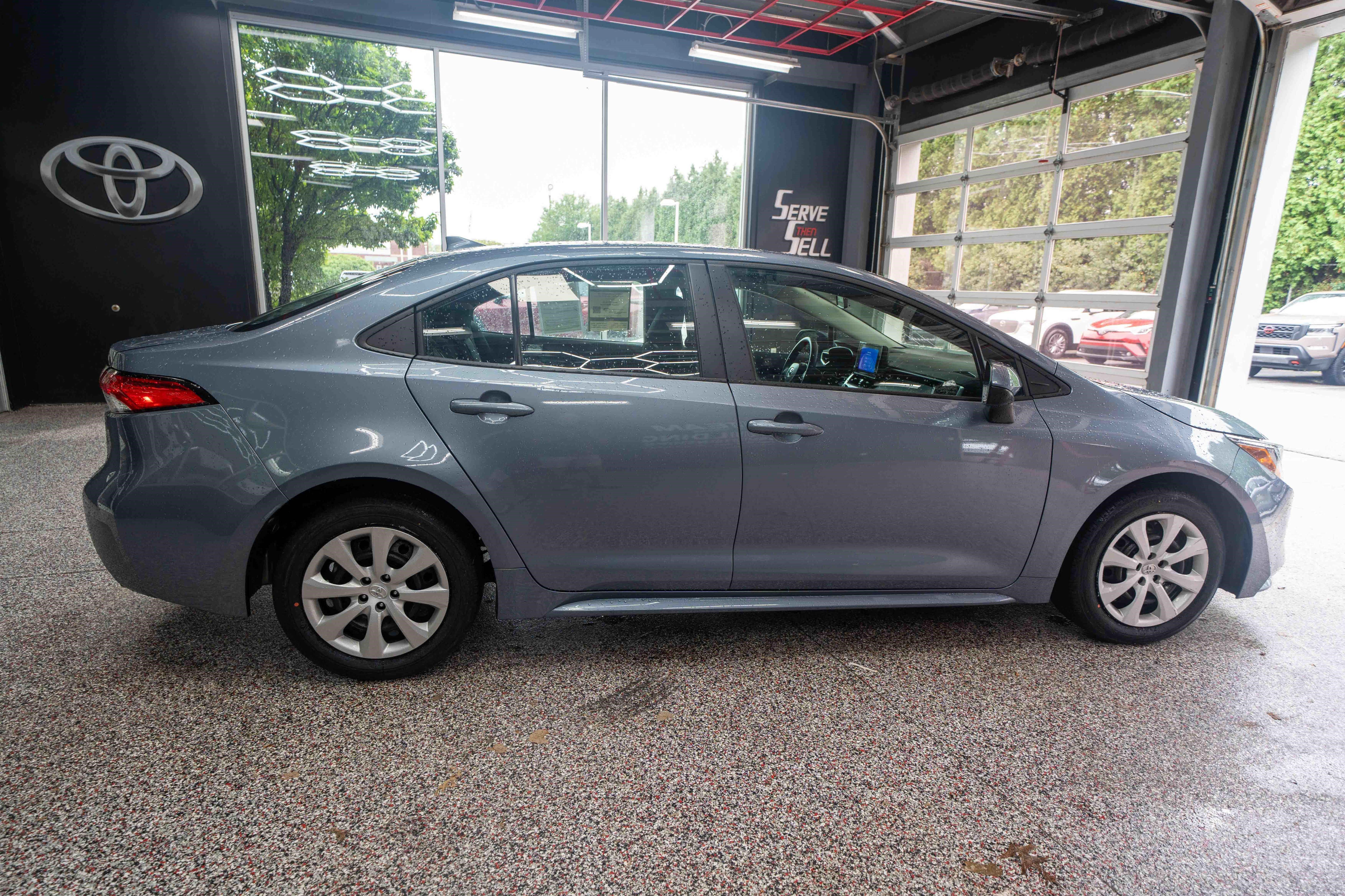 Used 2024 Toyota Corolla LE FWD image 4