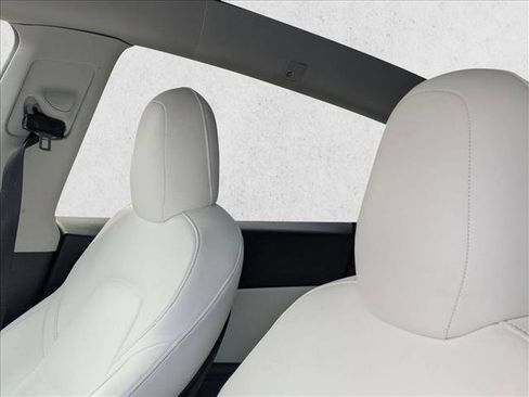 Used 2021 Tesla Model Y Long Range image 15