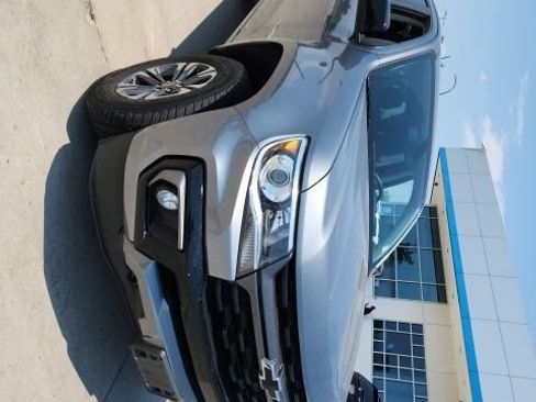 Used 2022 Chevrolet Colorado Z71 AWD/4WD image 3