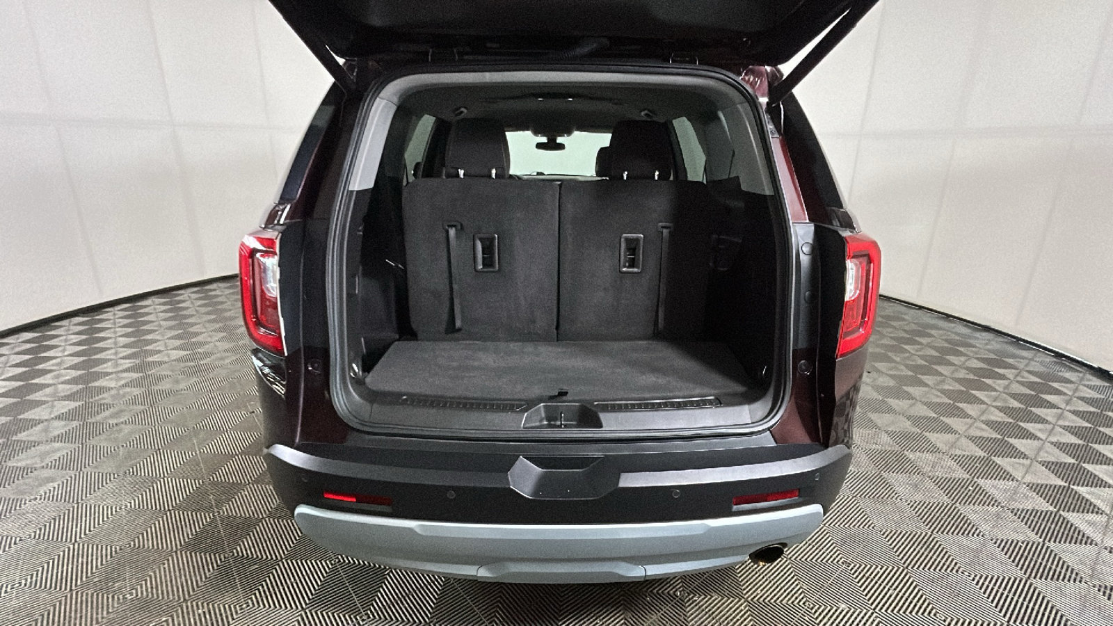 Used 2020 GMC Acadia SLE w/ Driver Convenience Package FWD image 33