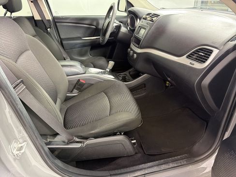 Used 2019 Dodge Journey SE FWD image 29