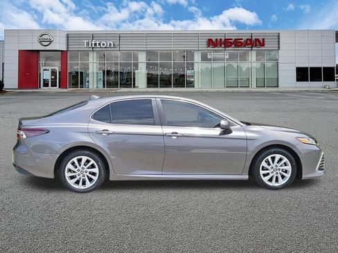 Used 2021 Toyota Camry LE FWD image 3