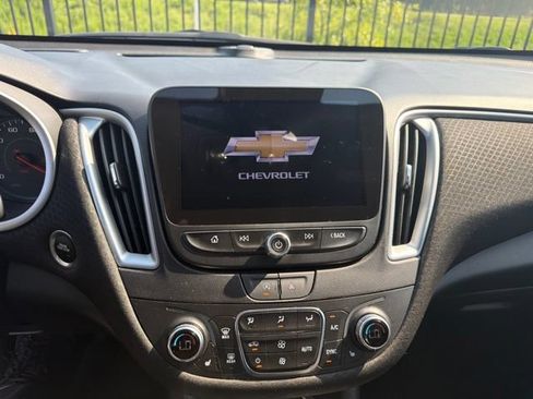 Used 2024 Chevrolet Malibu LT FWD image 12