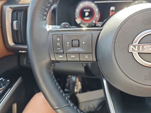 Used 2023 Nissan Pathfinder Platinum AWD/4WD image 19