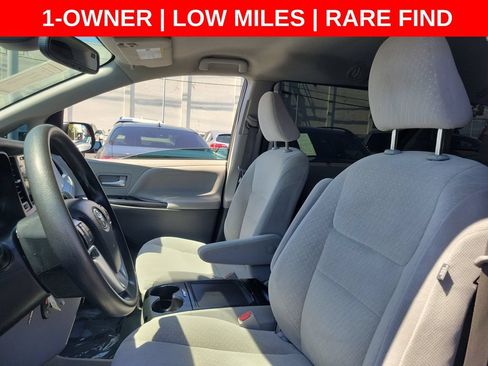 Used 2019 Toyota Sienna LE FWD image 16