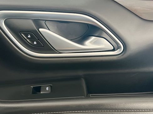 Used 2022 Chevrolet Suburban LT image 32