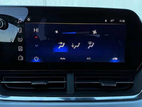 Used 2025 Chevrolet Trax LT image 28