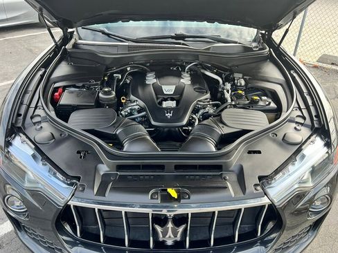 Used 2017 Maserati Levante w/ Luxury Package image 45